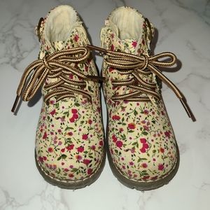 Super cute toddler boots size 9.5 toddler girls